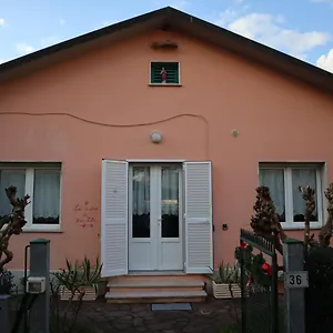  Ferienhaus La Casina Di Zia Zita Italien